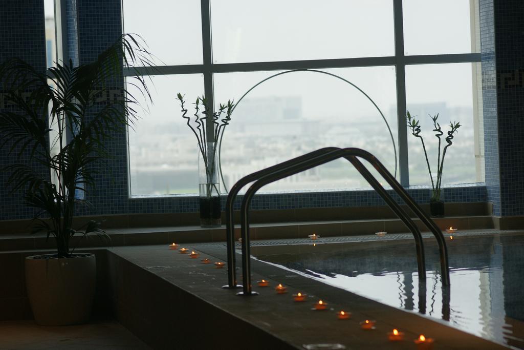 Wiseman Grand Hotel ドーハ エクステリア 写真 The pool at the 57th floor