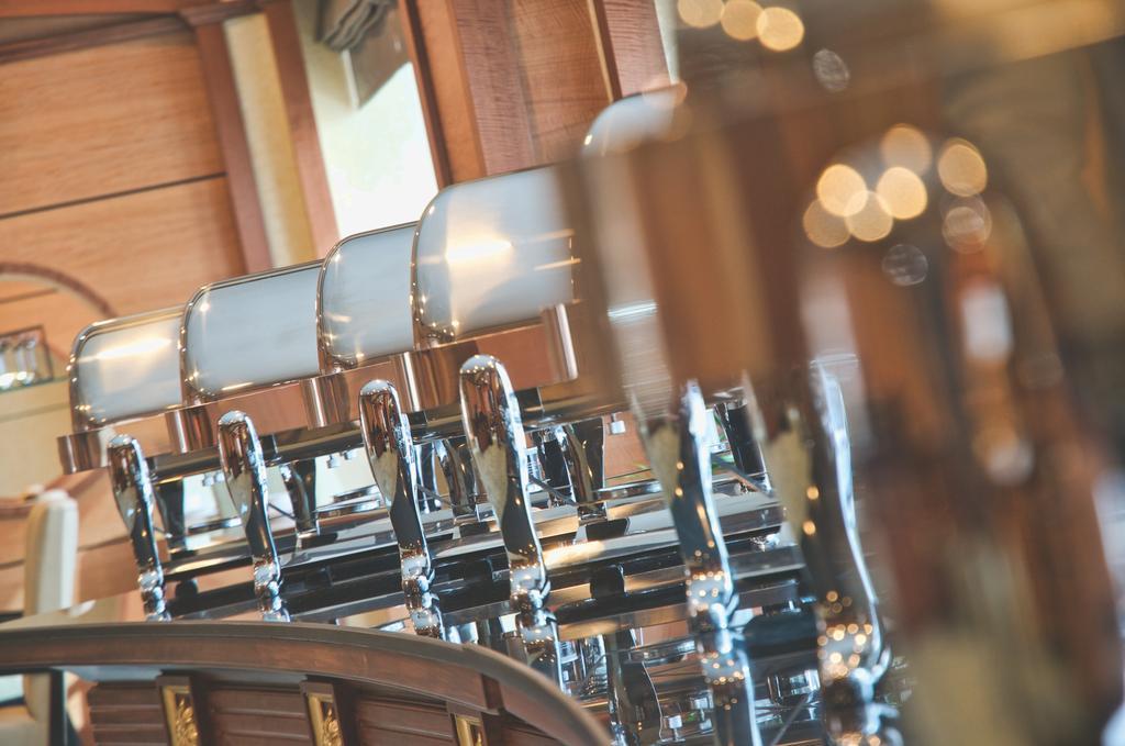 Wiseman Grand Hotel ドーハ エクステリア 写真 Beer taps